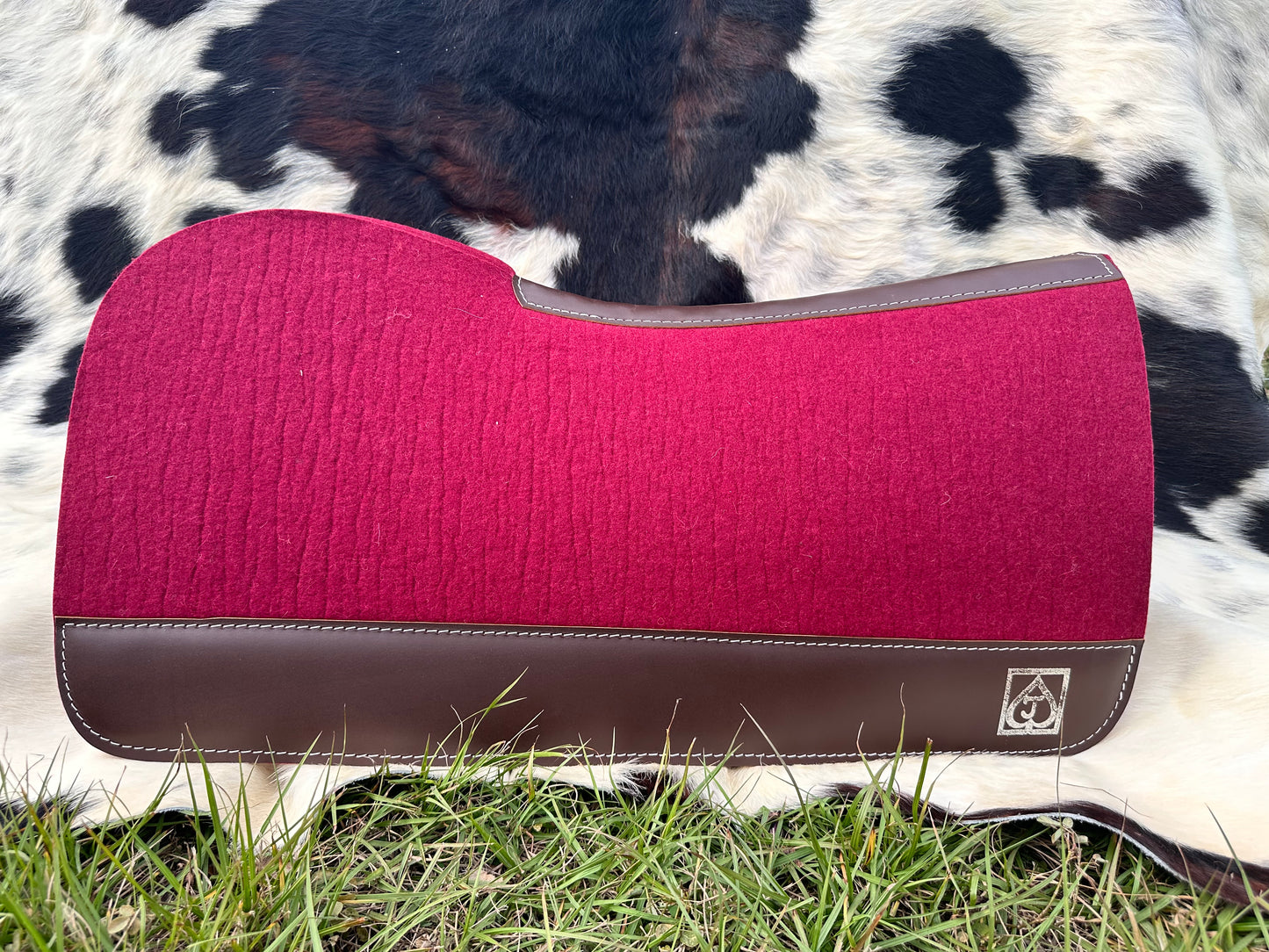 Wine cutback saddle pad