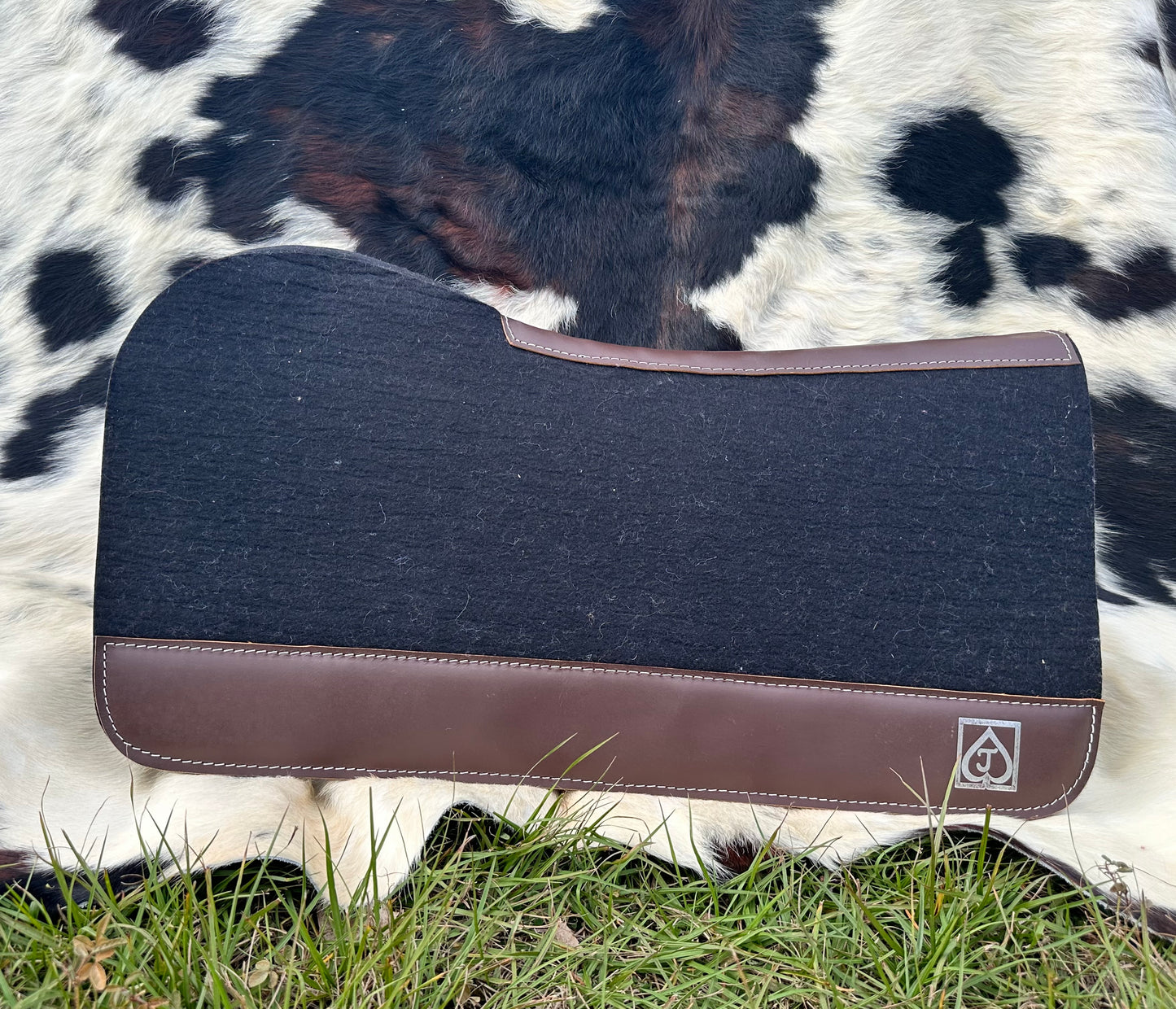 Black cutback saddle pad
