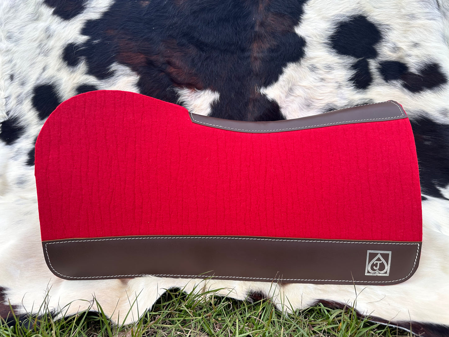 Red cutback saddle pad
