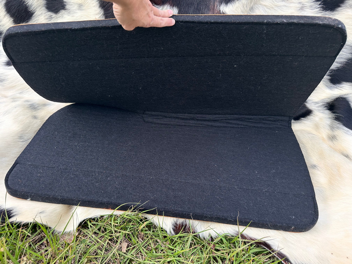Black cutback saddle pad